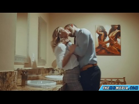 ❤️ Ko'krakli sarg'ish sizni jamoat hojatxonasida yo'ldan ozdirganda ❌  seks  uz.porngipfy.ru